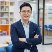 Anh Quốc Bảo, giám đốc trung tâm giáo dục